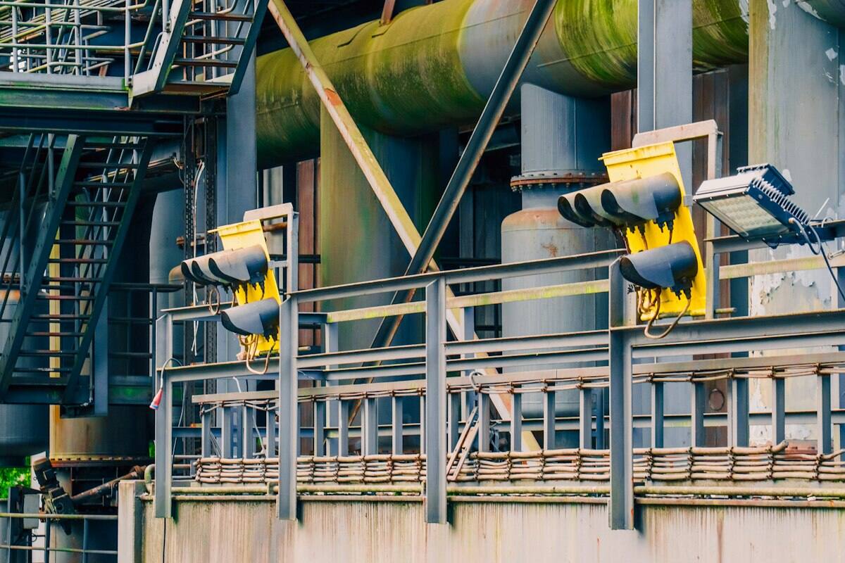 Industrial pipes and thermal-management equipment