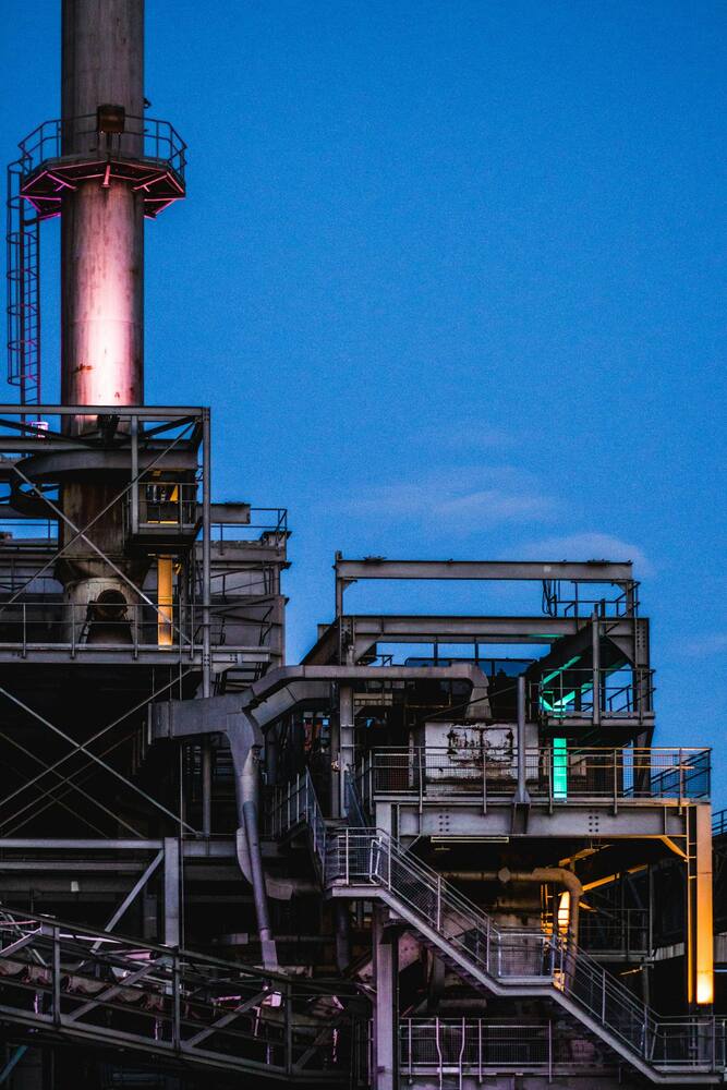 Industrial refinery equipment and pipework